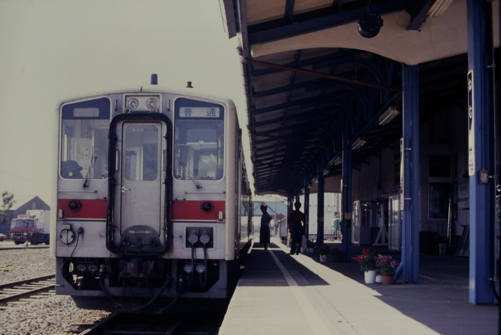 1989年根室駅に停車中のキハ54