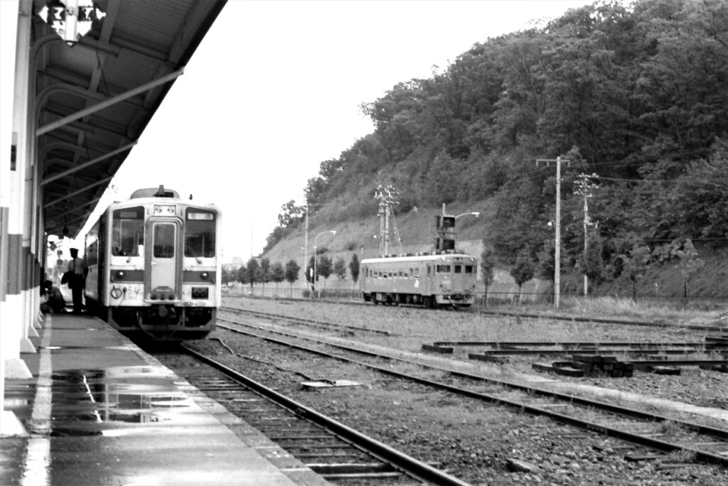 1989年遠軽駅に停車中のキハ54とキハ24
